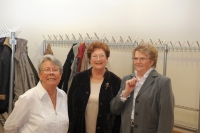 Drei Damen von der Garderobe